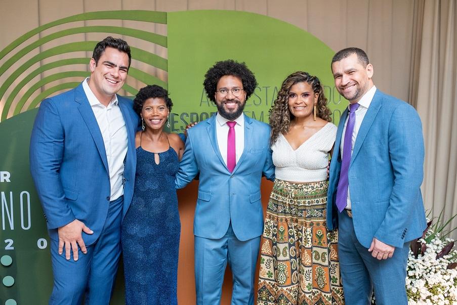 Nadir Sabino (segunda da esquerda para direita) foi homenageada em 2022Créditos: Osmar Silva